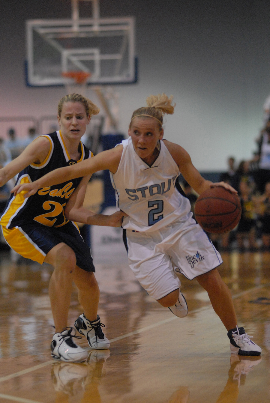 Amanda Geissler playing basketball at UW-Stout.